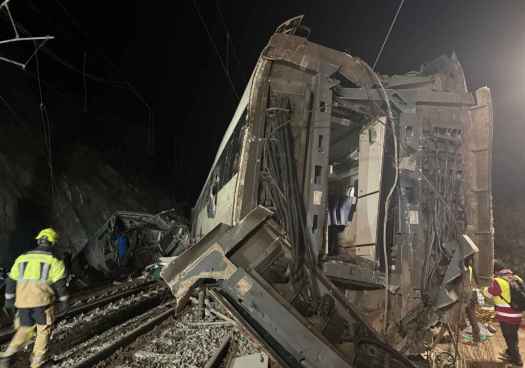 Soria suspende pleno tras grave accidente de trenes en Córdoba, con 39 fallecidos