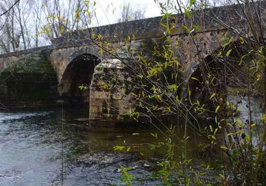 Parada en el puente medieval de Andaluz
