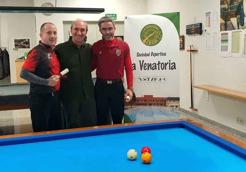 Carlos Cortés confirma su dominio en el regional de billar de León