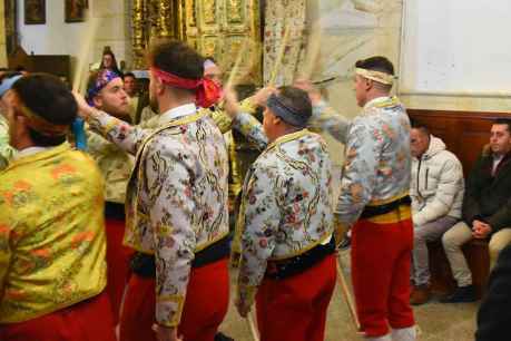 Casarejos disfruta de sus danzas del paloteo en festividad de la Virgen de la Paz