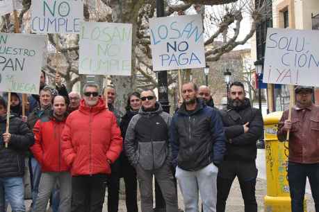 Los trabajadores de Losán exigen su salario en concentración
