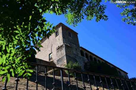 Almazán confía en que fructifiquen negociaciones para comprar palacio 