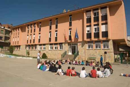 Demandan más seguridad para menores en colegio de Navaleno 