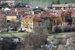 Conductor herido tras volcar con su vehículo en salida de Garray