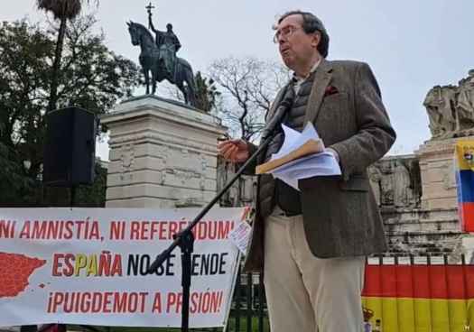 La sociedad civil se manifiesta en Cádiz en defensa de la Constitución