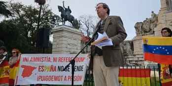 La sociedad civil se manifiesta en Cádiz en defensa de la Constitución