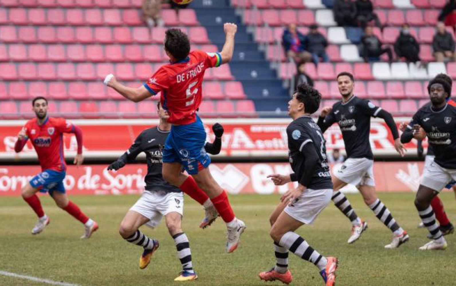 El Numancia pierde frente al Lealtad y se complica más su futuro