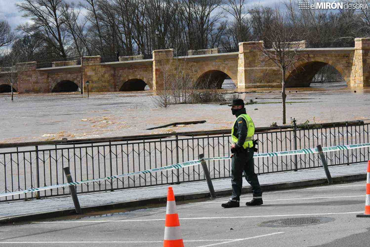 San Esteban de Gormaz sufre la crecida del Duero más fuerte