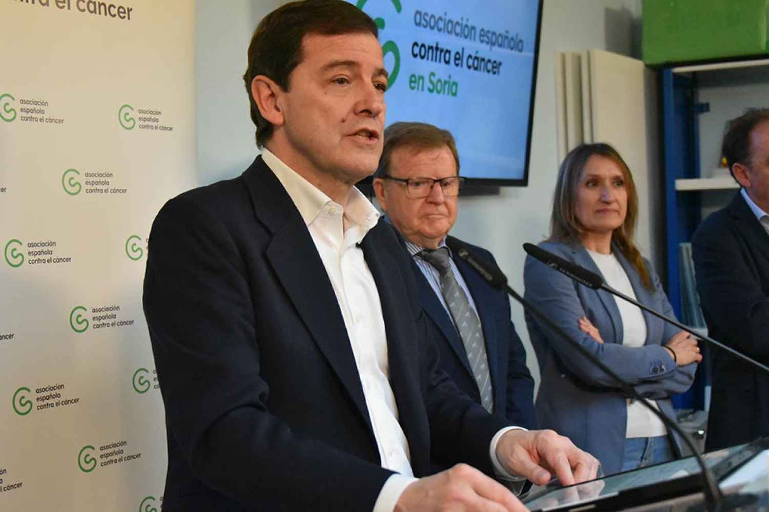 Mañueco se compromete a que Junta asuma coste de traslado de pacientes fallecidos fuera de su provincia