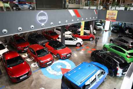 Doscientos vehículos de ocasión y seminuevos se ofrecen en centro comercial Camaretas