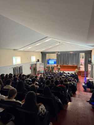 Estudiantes de institutos de Soria conocen opción de estudiar Medicina en Fuerzas Armadas
