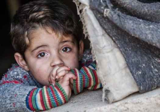 Casi un millón de niños en España vive sin tener las necesidades básicas cubiertas