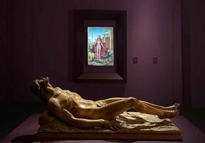 La Cofradía de las Siete Palabras visita la exposición de Las Edades, en Zamora