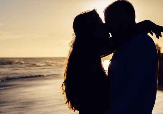 Besos sanos en San Valentín: claves para proteger la salud al besar 