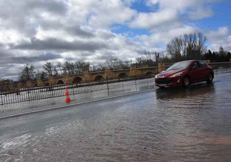 El Duero se desborda a su paso por San Esteban de Gormaz