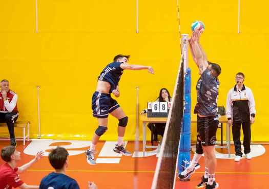 El Sporting mantiene su ventaja como líder de Primera División con victoria en Gijón