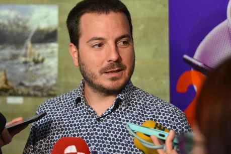 El PP pide cese de concejal de Personal y asesora por su fracaso con trabajadores