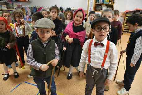 Los escolares de Escolapios de Soria homenajean a sus abuelos en sus 100 primeros días de curso