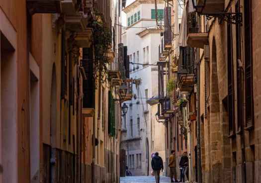 Una familia con ingresos medios puede hacer frente a hipoteca de mitad de pisos de dos habitaciones