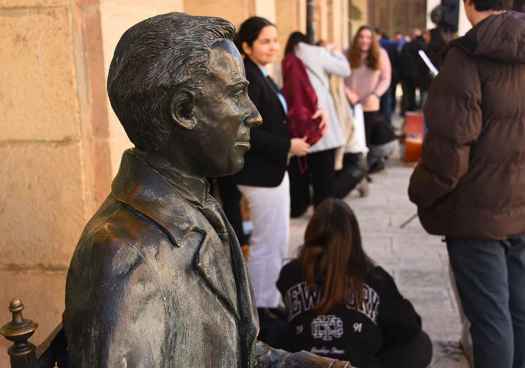 La fundación española Antonio Machado homenajea al poeta universal en 87 aniversario de su muerte