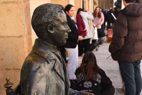 La fundación española Antonio Machado homenajea al poeta universal en 87 aniversario de su muerte
