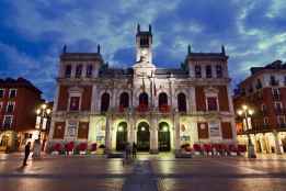 Las administraciones deben pagar permiso parental anterior a julio de 2025