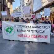 Los ciudadanos salen a la calle para exigir sanidad pública 
