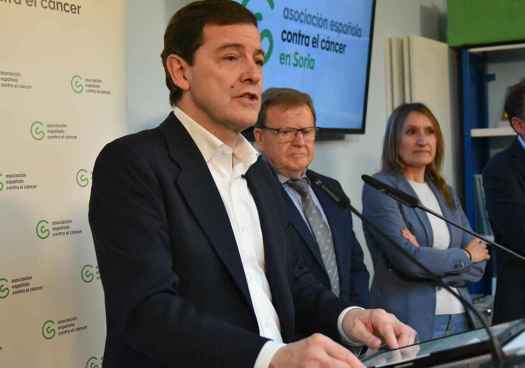 Mañueco se compromete a que Junta asuma coste de traslado de pacientes fallecidos fuera de su provincia