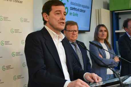 Mañueco se compromete a que Junta asuma coste de traslado de pacientes fallecidos fuera de su provincia