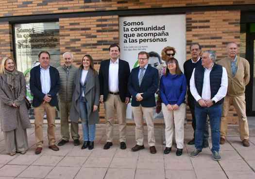 Mañueco escucha necesidades de AECC de Soria