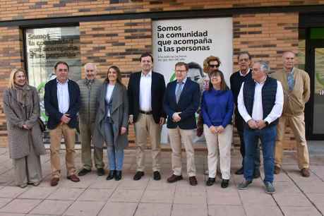 Mañueco escucha necesidades de AECC de Soria