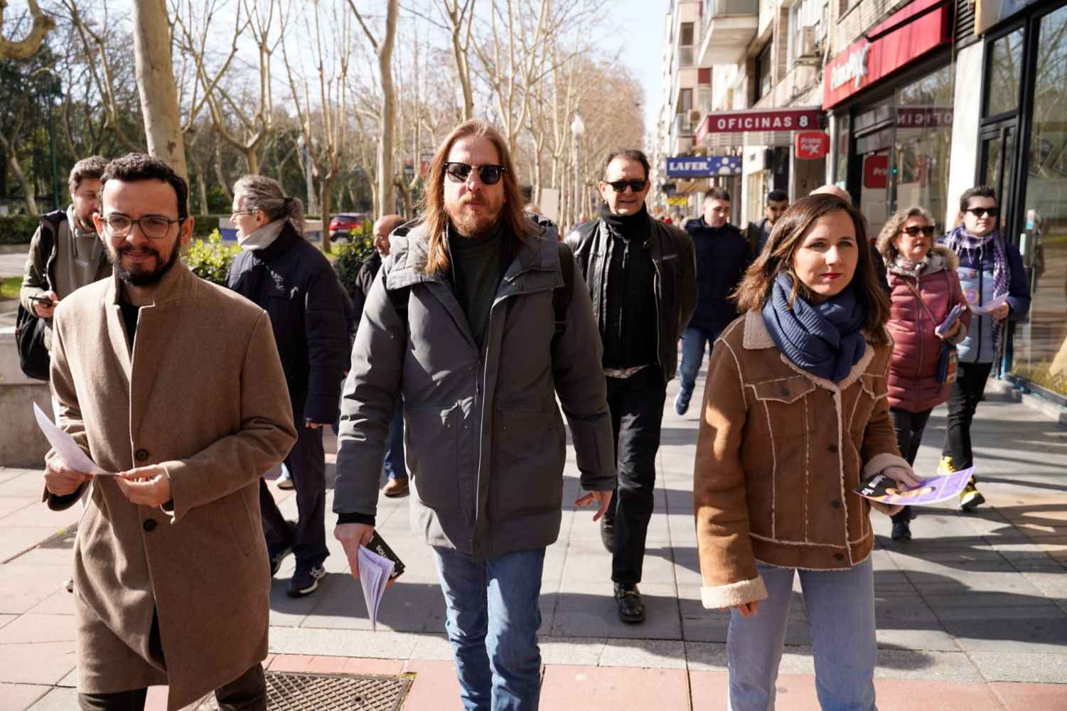 Podemos denuncia, con camión de "Demoliciones Mañueco", los destrozos del PP en Castilla y León 