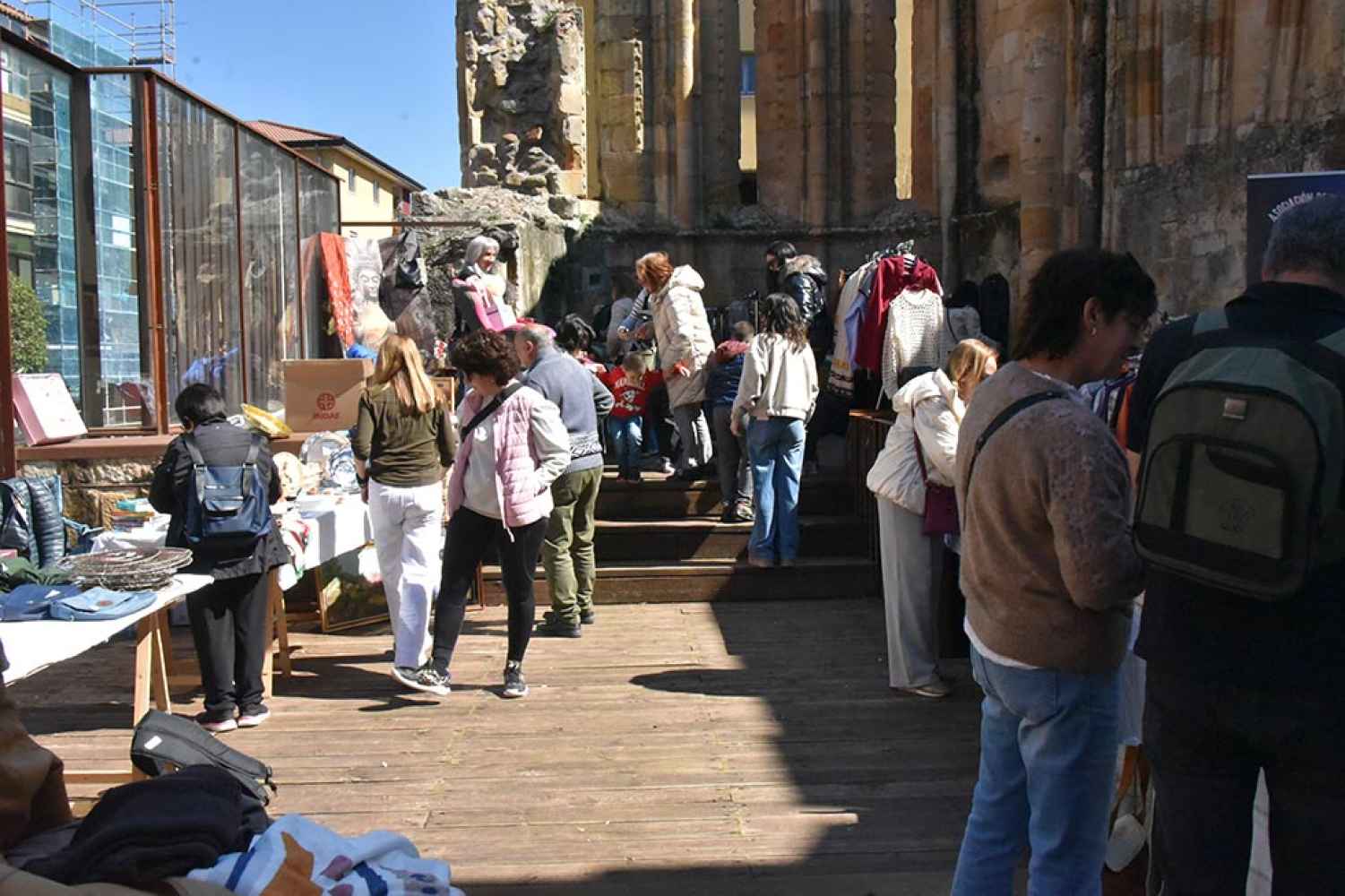 Mercadillo de segunda mano en el casco viejo de Soria