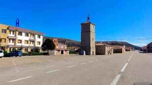 Asistido joven conductor tras salirse de calzada con su vehículo en N-122