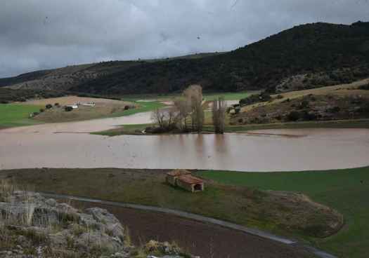 El río Añamaza se desborda a su paso por Añavieja