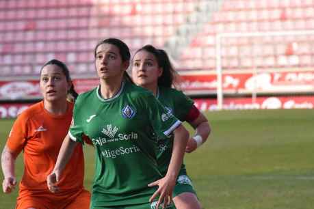 Fútbol femenino en el nuevo estadio de Los Pajaritos en el Día de la Mujer