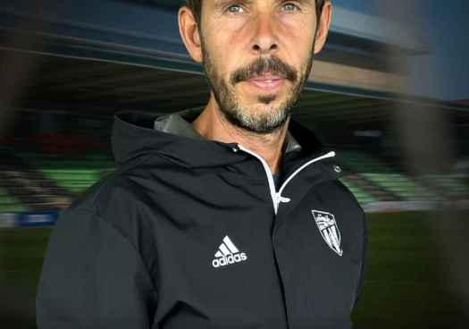 El ex-entrenador numantino Aitor Calle, cesado por el Sestao River