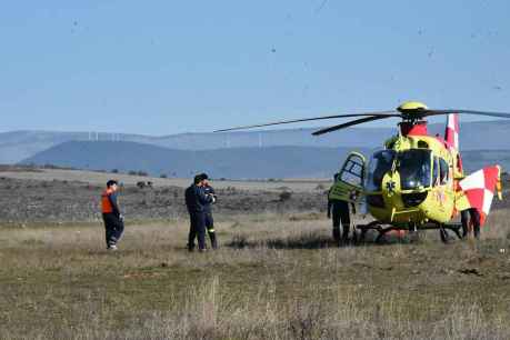 El helicóptero sanitario traslada motorista herido en accidente en Baraona