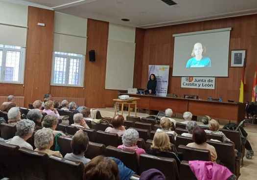 Taller de sensibilización contra violencia sobre la mujer en asociación Numancia