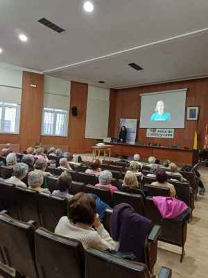 Taller de sensibilización contra violencia sobre la mujer en asociación Numancia