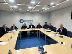 El sector porcino traslada a PP y PSOE estrategia clara para garantizar su futuro en Castilla y León