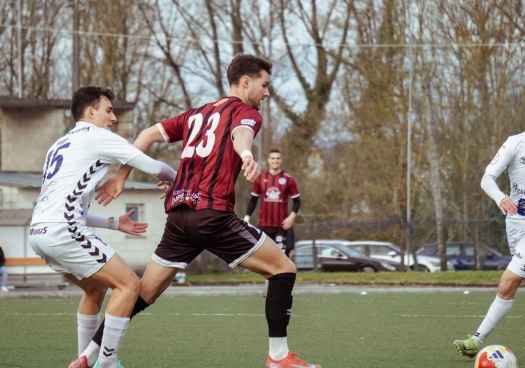 El Numancia, pese a su derrota, sigue a un punto de la zona de promoción