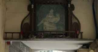 La cofradía de la Soledad bendice restaurado altar de la Virgen en El Collado