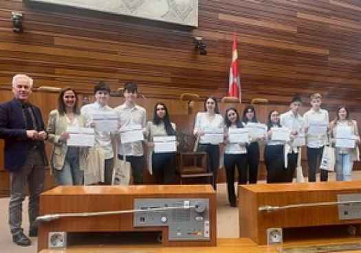 Las Escolapias de Soria compiten en fase autonómica de "Liga Debate"