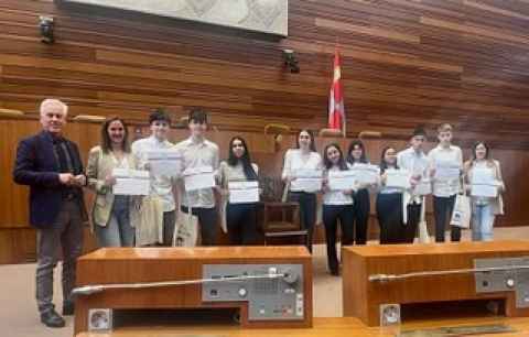 Las Escolapias de Soria compiten en fase autonómica de "Liga Debate"