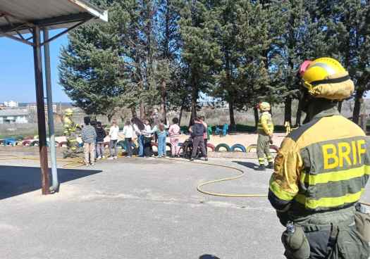 Almazán abre ronda de talleres escolares sobre prevención de incendios, con participación de BRIF