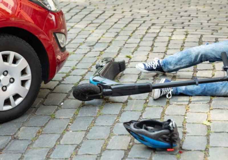 La colisión de turismo y patinete se salda con joven herido en Soria