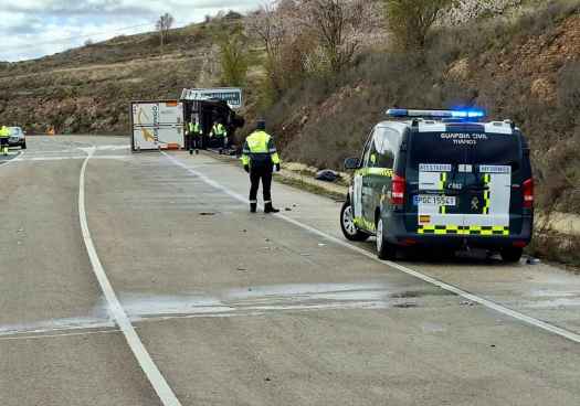 Fallece mujer en colisión entre turismo y camión articulado en CL-101, en Ágreda