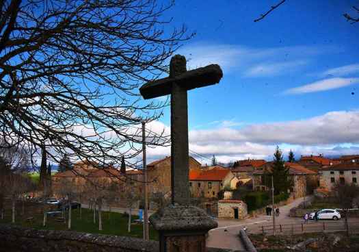 Narros,  con sus casas de piedra, legado de ganaderos de la Mesta