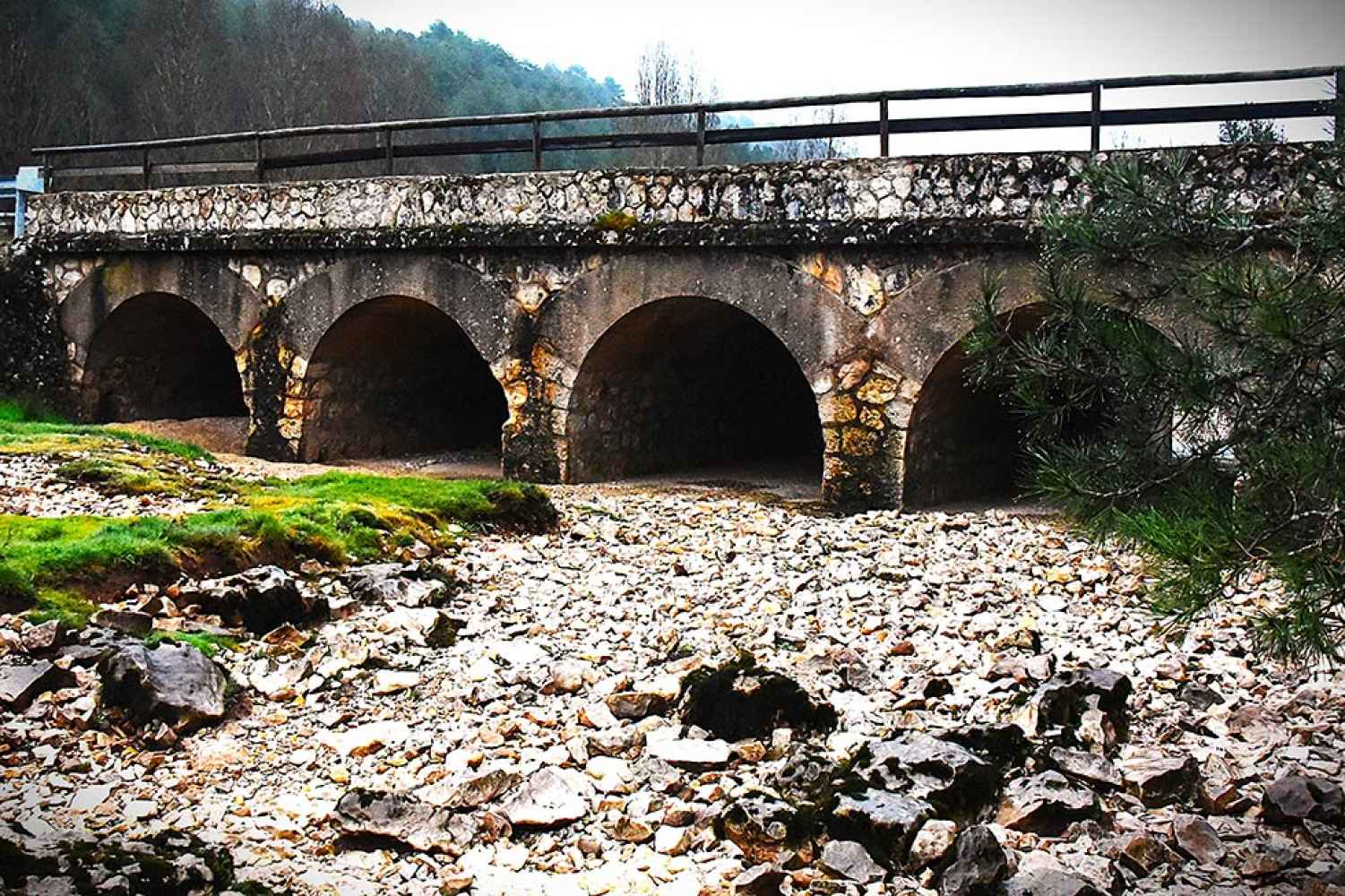 Puente de los Siete Ojos, puerta de entrada al Cañón del Río Lobos